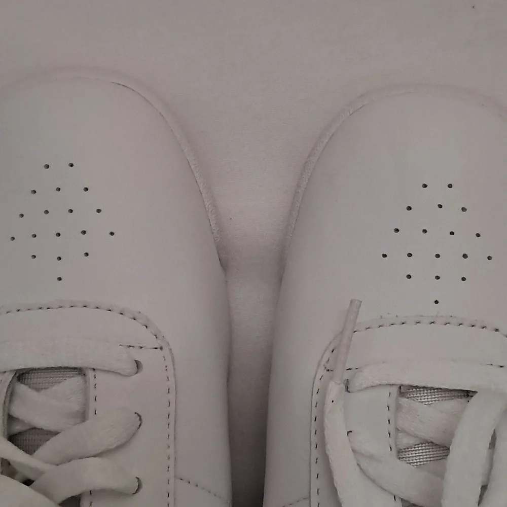 Reebok Men's Size 10 Leather Classic Sneaker